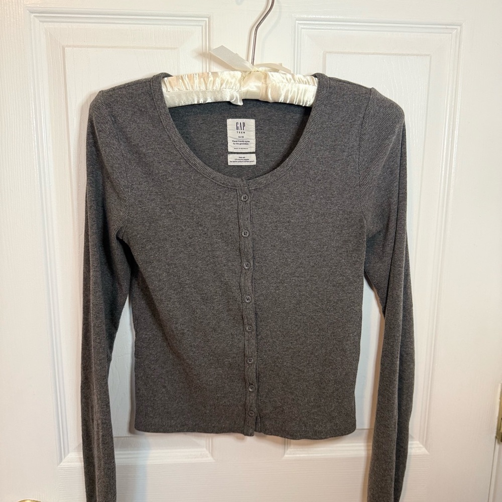 GAP Teen’s Gray Long Sleeve Top